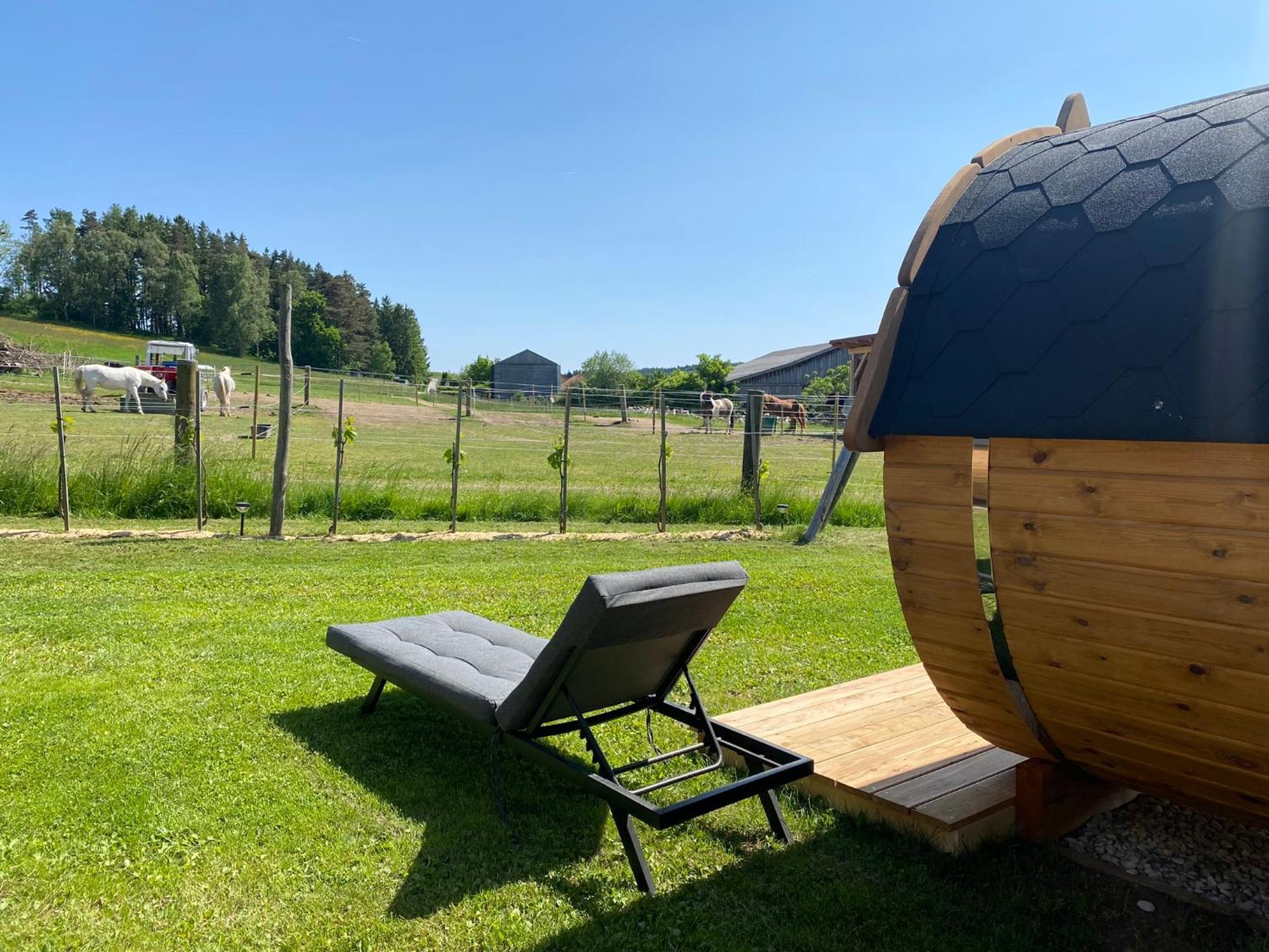 Andrella Auszeithof - Schlaferlebnis Im Holzfass Hotel Friedersbach Exterior foto